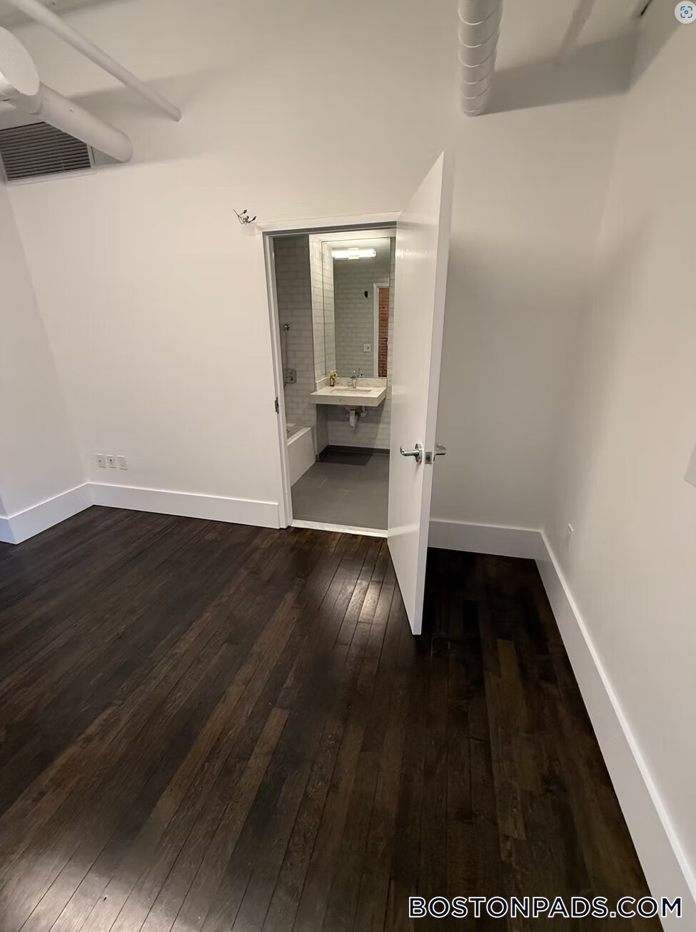 Building Photo - 190 High St