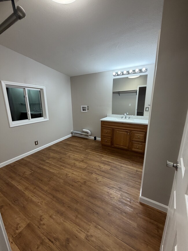 Building Photo - 1406 Flowing Wells Rd