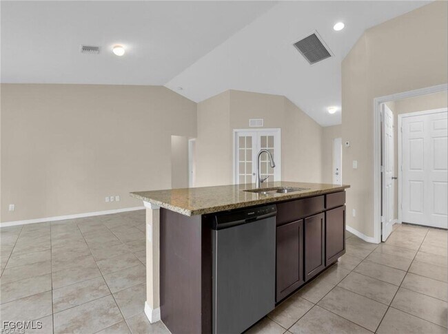 Building Photo - 1700 NE 5th Pl