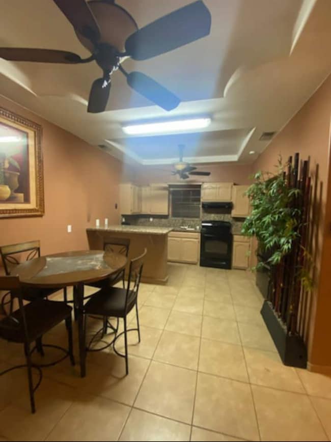 Building Photo - 682 Alto Bonito St