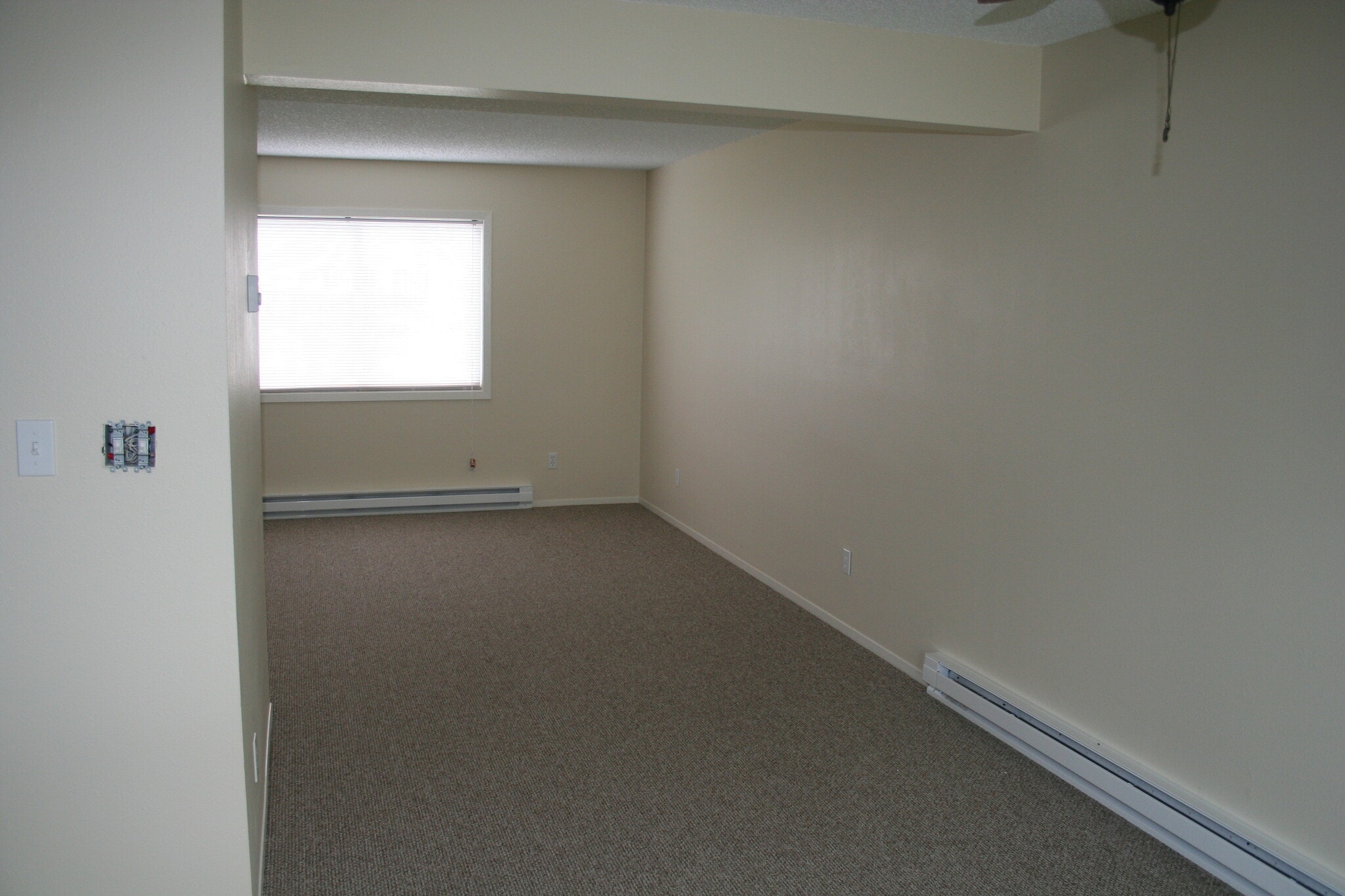 Building Photo - 725 Waverly Pl