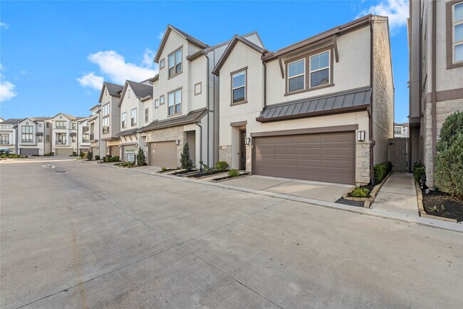 Building Photo - 817 Kamano Ave