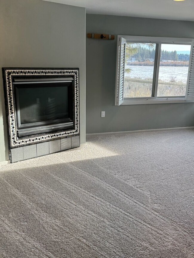 Building Photo - HUGE Custom-Designed Dream Home bordering Indian Meadows Preserve!