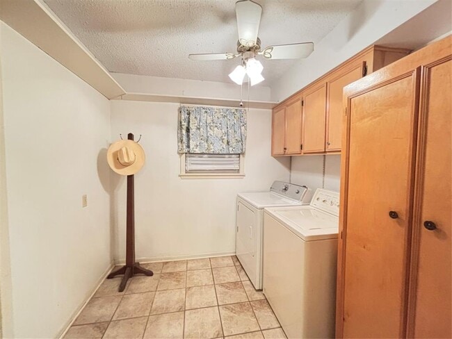 Building Photo - 1500 Leslie D Ln