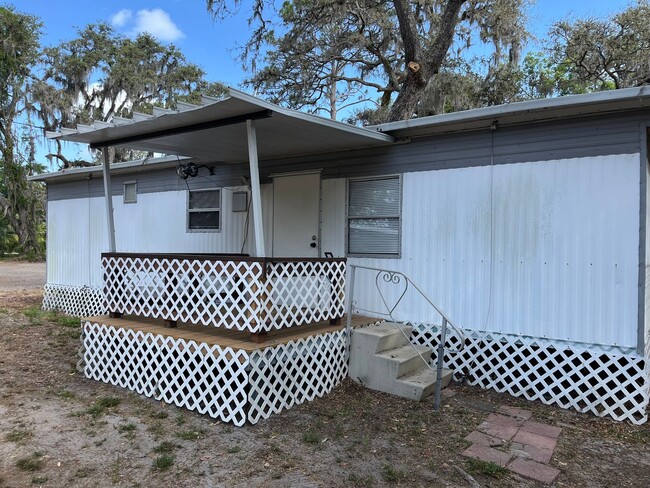 Building Photo - 2/1 Super Cute Newly Remodeled