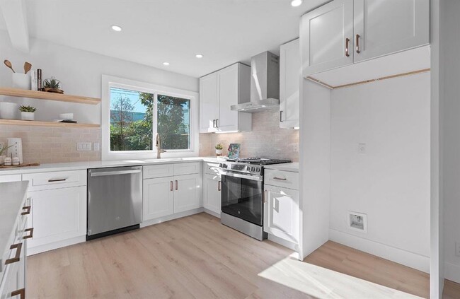 Building Photo - 5506 Salem Walk Dr