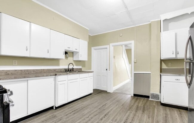 Building Photo - Bright 4 Bedroom, 1.5 Bath Home in Enola Pa!