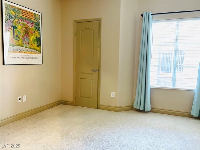 Building Photo - 5525 W Flamingo Rd