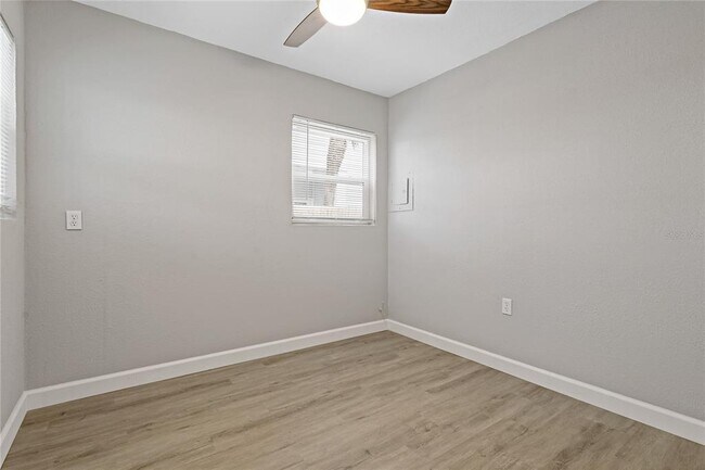 Building Photo - 8441 Bayshore Dr