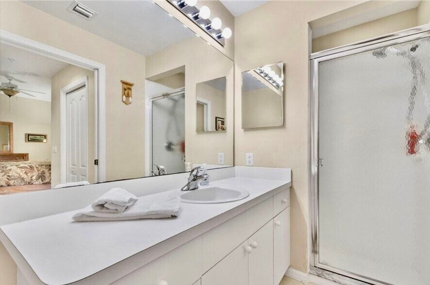 Building Photo - 10480 Washingtonia Palm Way