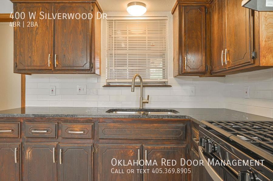 Building Photo - 400 W Silverwood Dr
