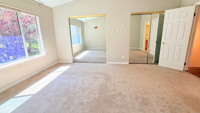 Building Photo - Charming and Move-in Ready 3BD/2.5BA, Two-Story Townhouse in Miravilla at Gale Ranch, San Ramon- ...