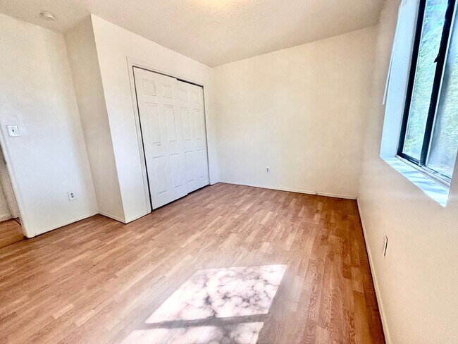 Building Photo - 117-113 General Arnold St NE