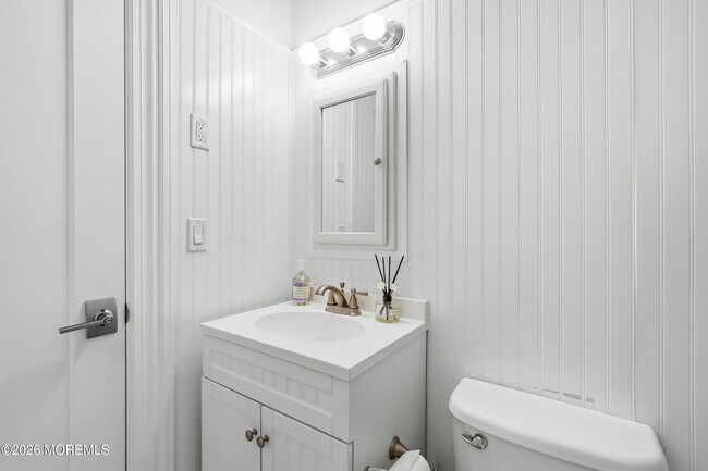 Building Photo - 505 Laurel Ave