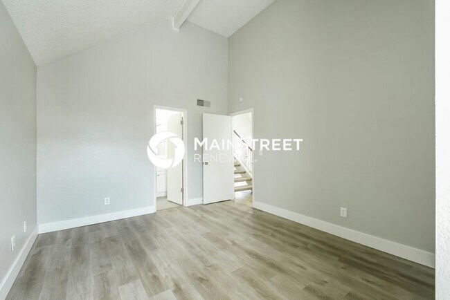 Building Photo - 4 Bedroom Pet-Friendly Home in Phoenix, AZ...