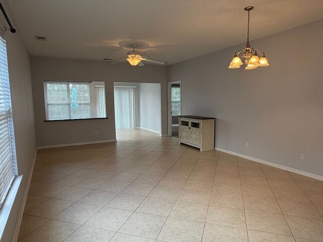 Building Photo - Beautiful Sun City Home