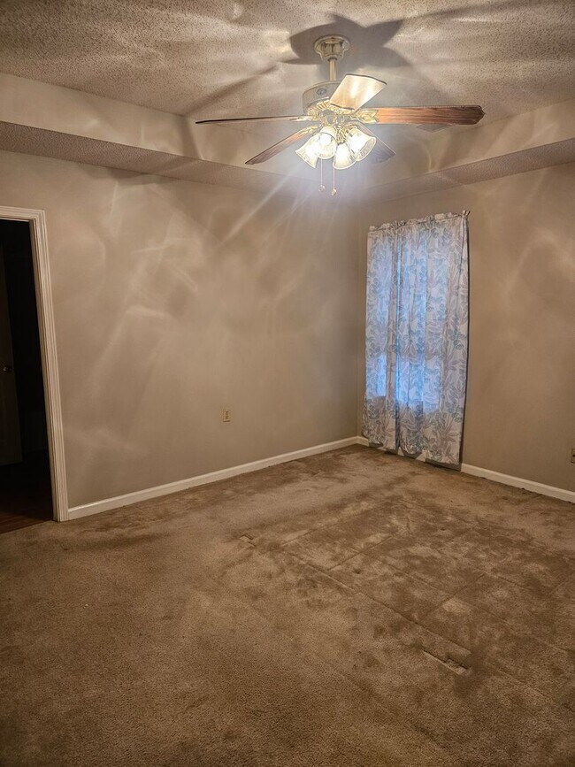 Building Photo - Available Now!   half off first months rent special!