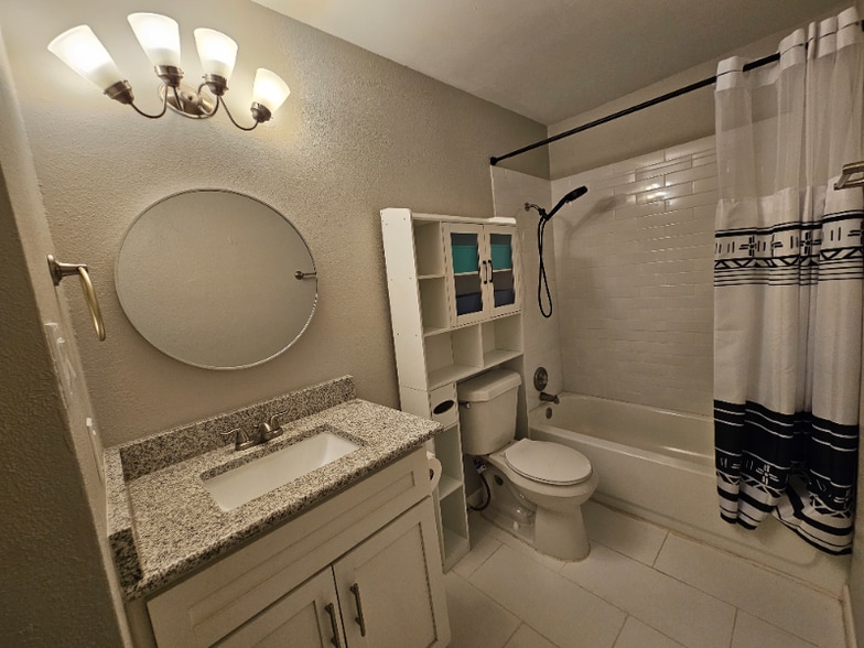 Building Photo - 19403 Youngtree Cir