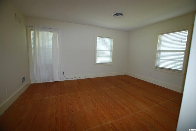 Building Photo - 402 50th Ave N