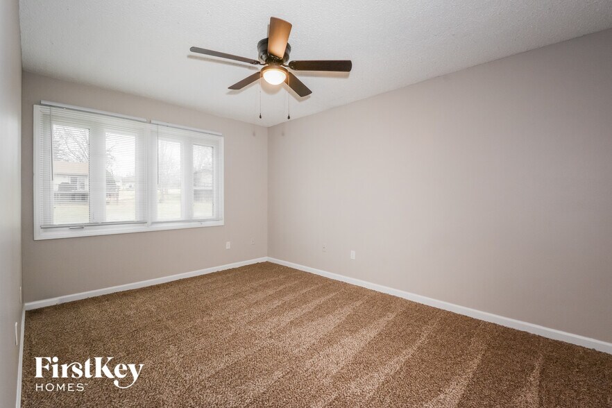 Building Photo - 24 Lille Ct