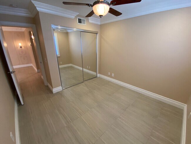 Building Photo - Villa Montevina 2 Bedroom Condo!