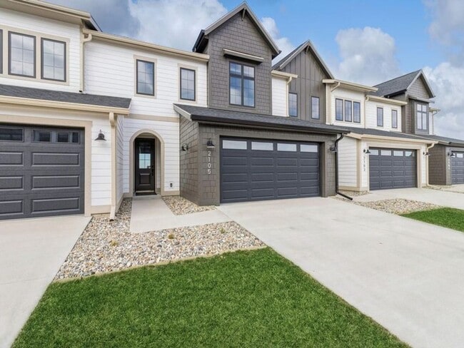 Building Photo - 2015 Lacey Dr