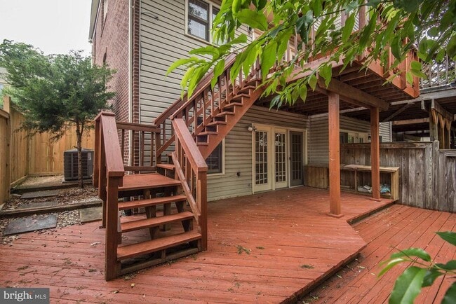 Building Photo - 1264 Quaker Hill Dr