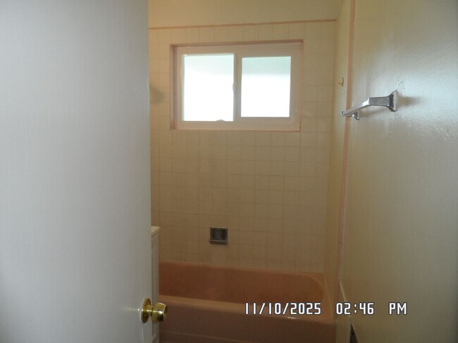 Building Photo - 5004