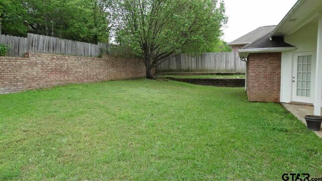 Building Photo - 16801 Lafayette Dr