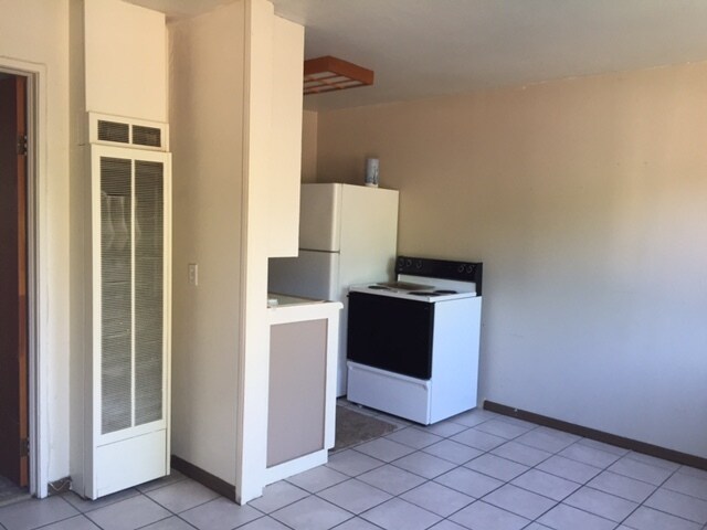 Very efficient gas wall heater - 3203 W Taft St