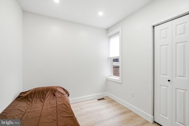 Building Photo - 268 W Duncannon Ave