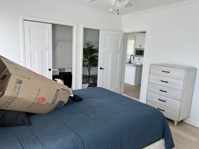 Building Photo - 7815 Lakeshore Dr