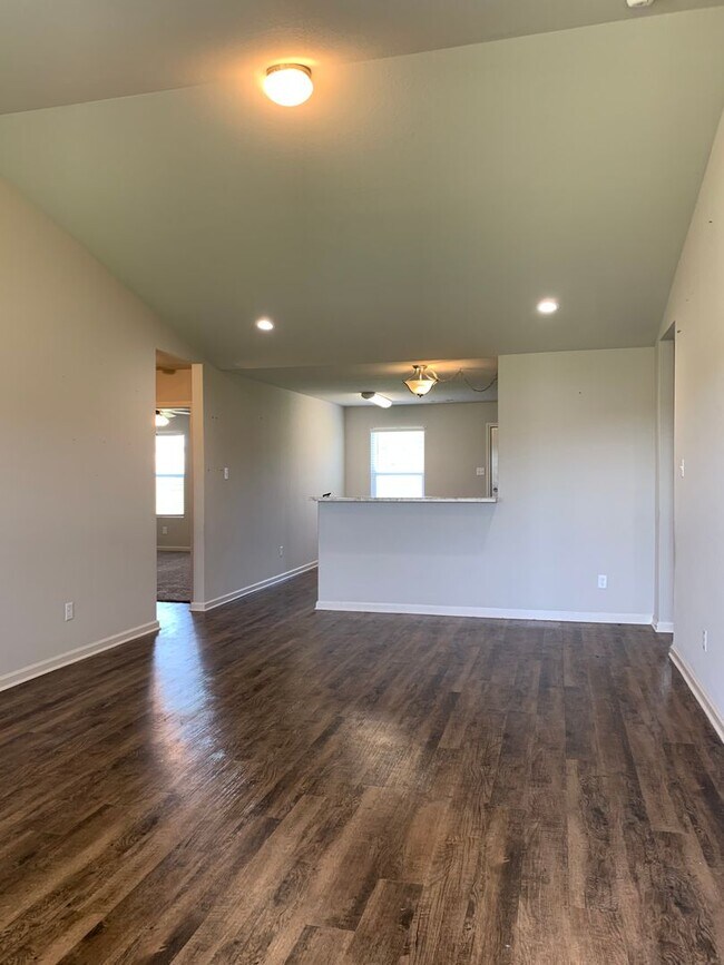 Primary Photo - Newer 4bed/2bath home near ASU and NEA Hos...