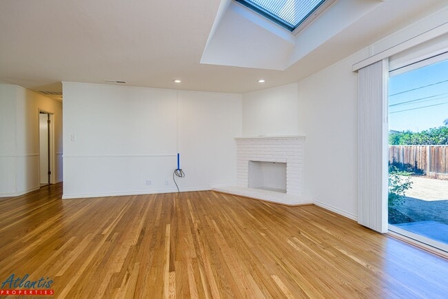 Building Photo - Gorgeous Home | Desirable Location