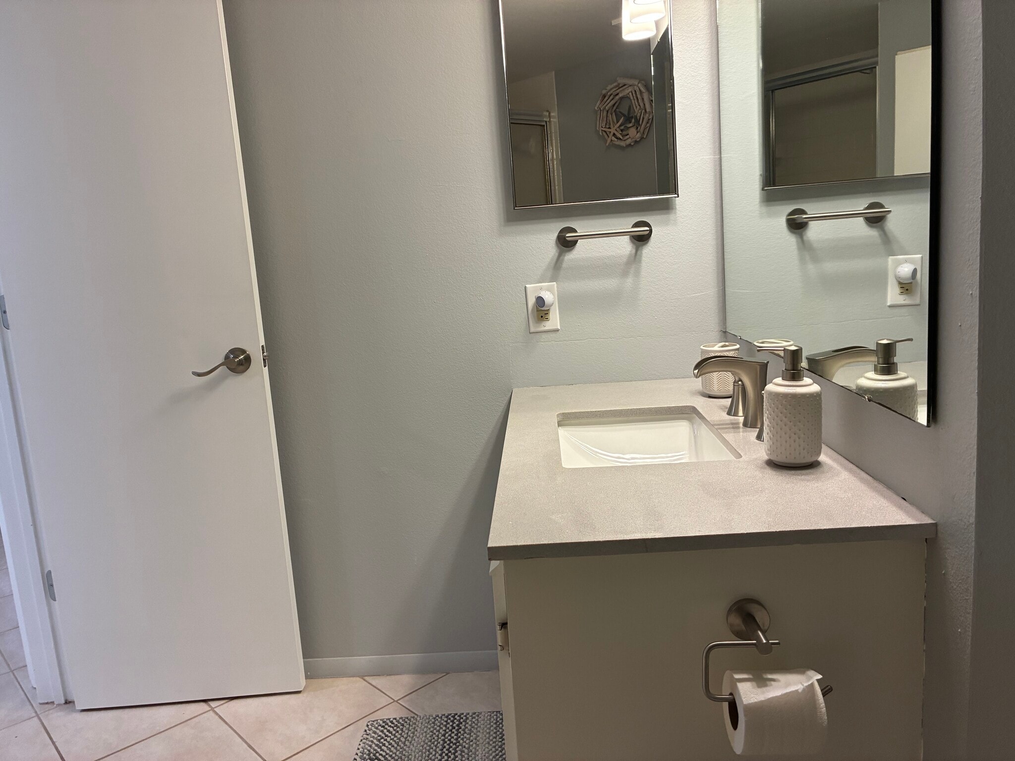 Building Photo - 19505 Quesada Ave