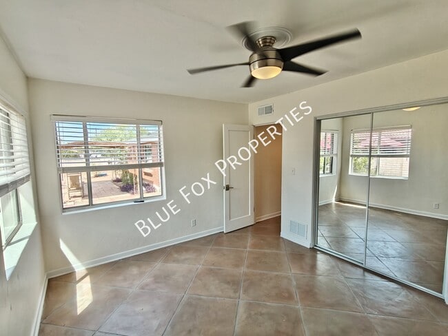 Building Photo - 404 S Cherry Ave