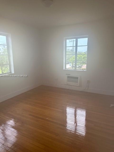 Building Photo - 985 Bay Dr