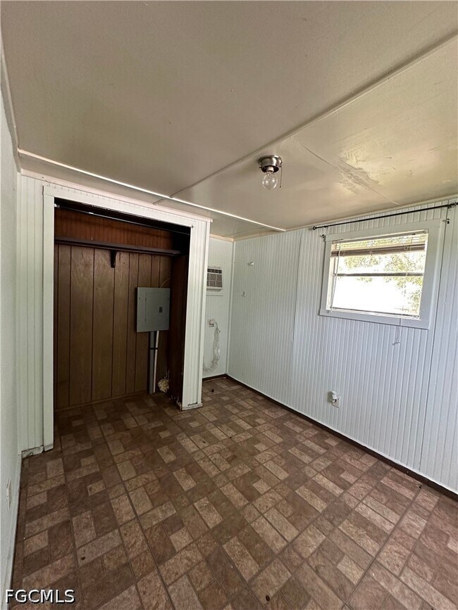 Building Photo - 4900 Tice St