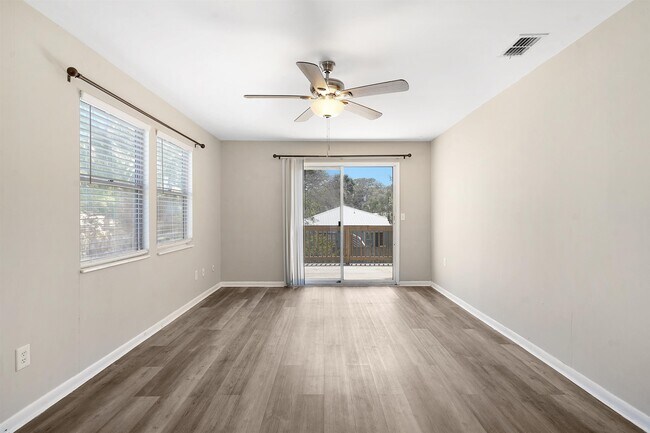 Building Photo - 207 9th St