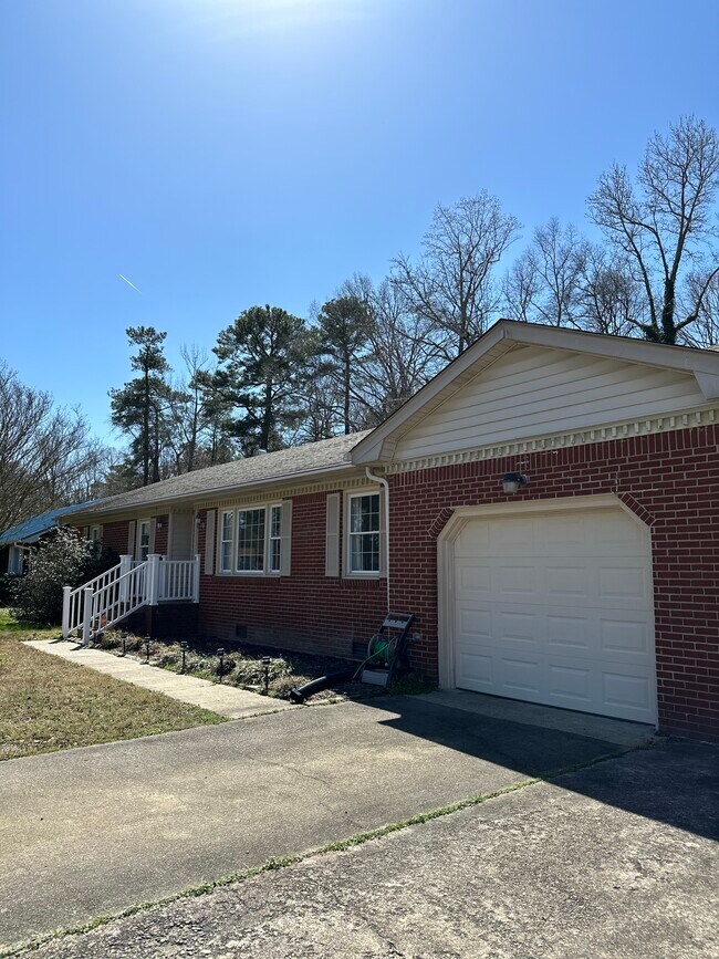 Primary Photo - 15394 Rollingwood Dr