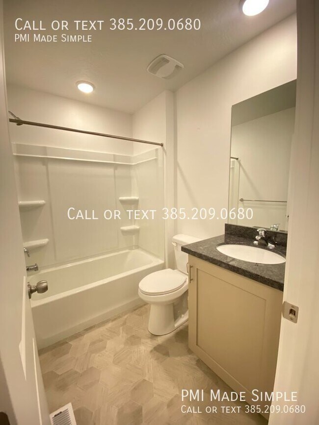 Building Photo - Clear and Bright, Newer Townhome in Rivert...