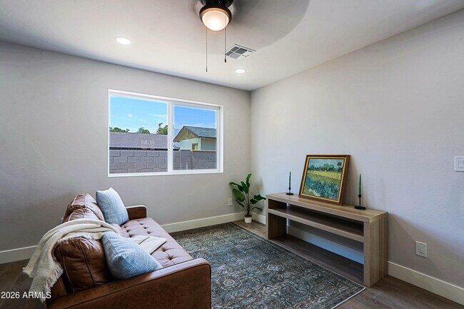 Building Photo - 454 S Pioneer