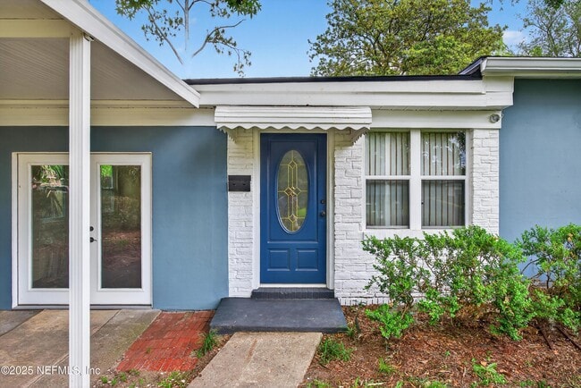 Building Photo - 6191 Mercer Cir E