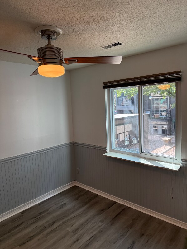 Building Photo - 807 W 40th St