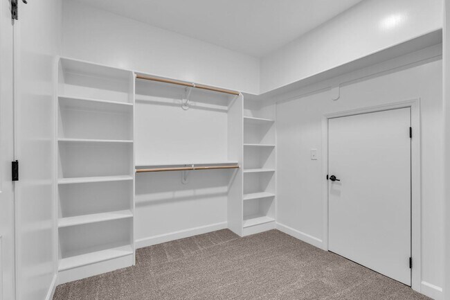 Building Photo - Italian Estates Property Management