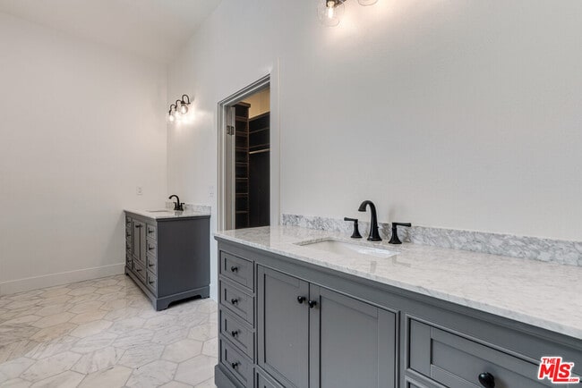 Building Photo - 5744 S Celedon Creek