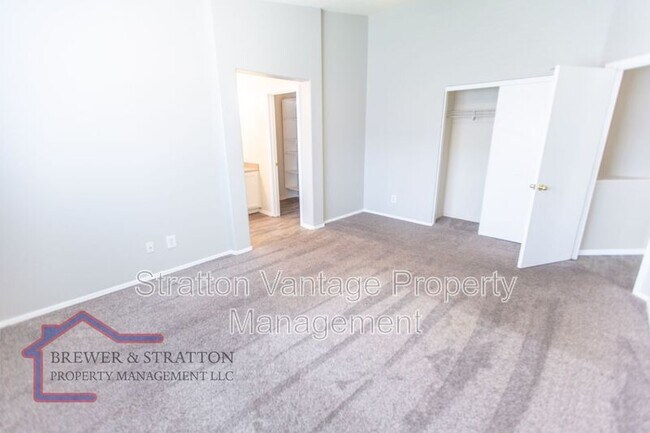 Building Photo - 10117 E Obispo Ave