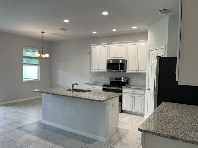 Building Photo - 3822 Milflores Dr
