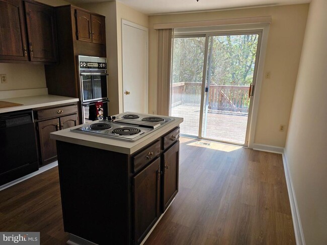 Building Photo - 6013 Harvester Ct