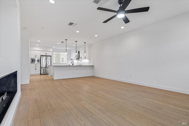 Building Photo - 219 Gambrel Cir